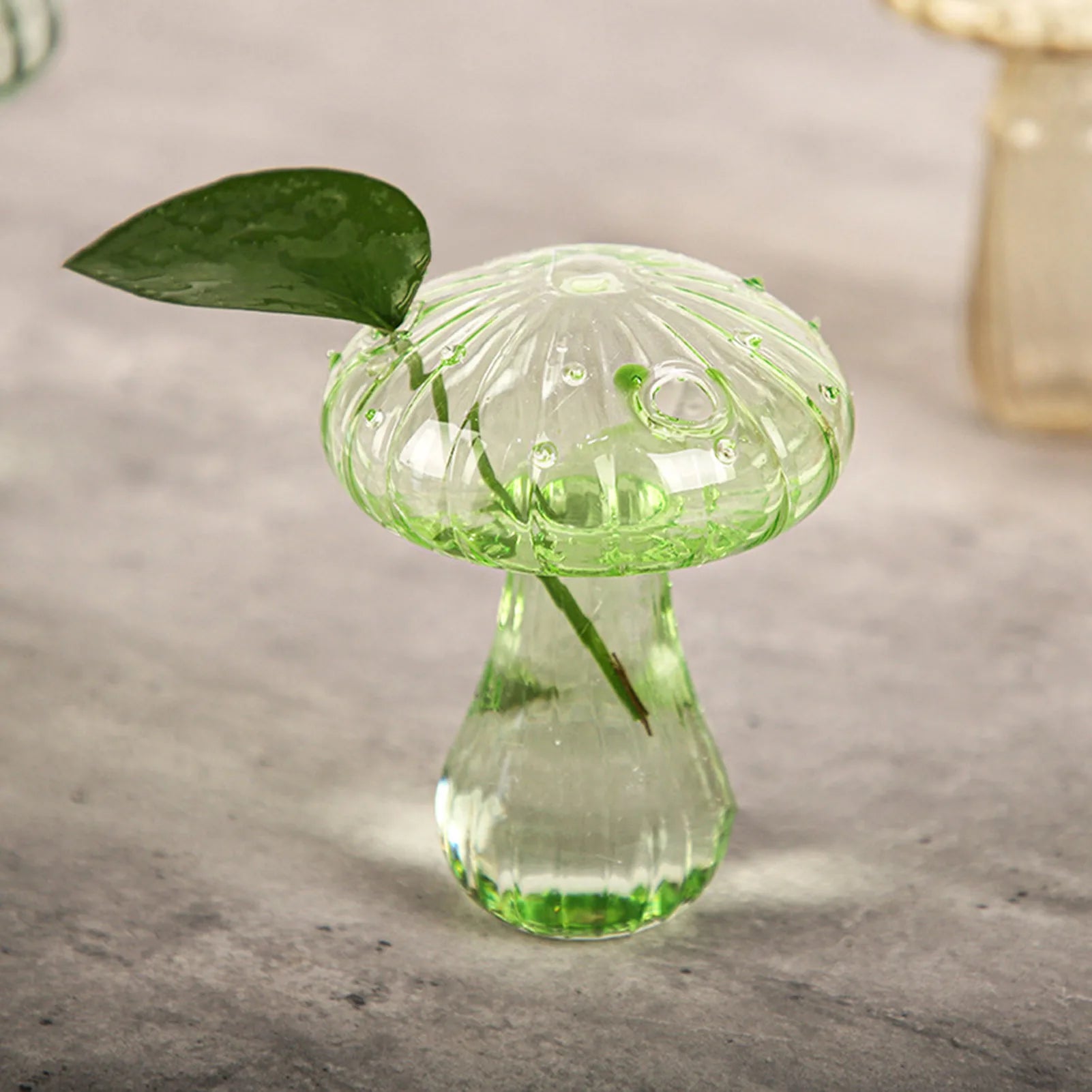 Florero Hongo de Vidrio — El detalle que transforma una repisa