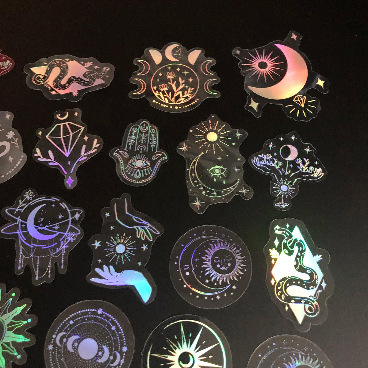 Stickers Holográficos Místicos |  Dale un toque mágico a tus espacios y accesorios.✨